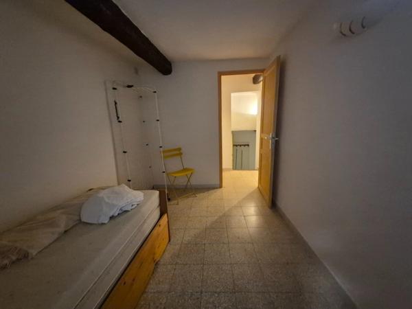 Appartement T2 avec bureau, débarras et cave- BARGEMON (83)