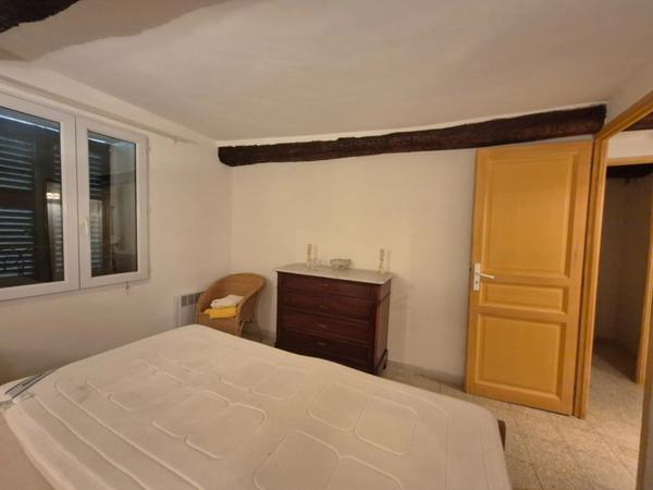 Appartement T2 avec bureau, débarras et cave- BARGEMON (83)