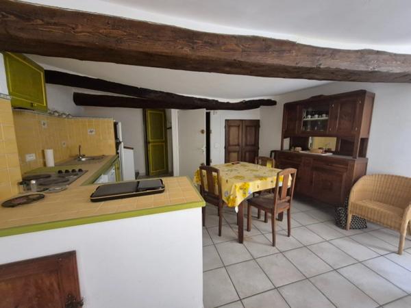 Appartement T2 avec bureau, débarras et cave- BARGEMON (83)