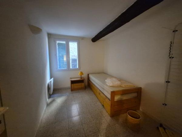 Appartement T2 avec bureau, débarras et cave- BARGEMON (83)