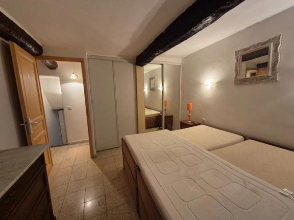 Appartement T2 avec bureau, débarras et cave- BARGEMON (83)