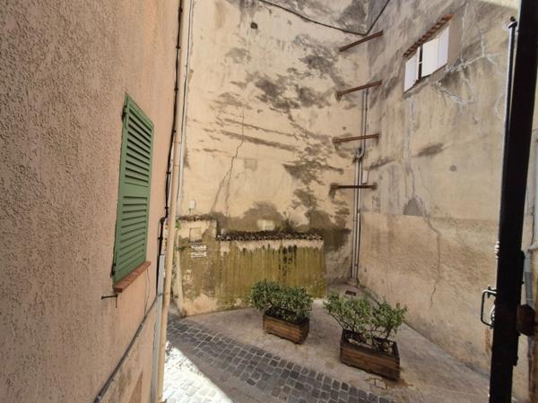 Appartement T2 avec bureau, débarras et cave- BARGEMON (83)