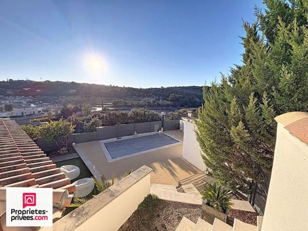 VILLA T5 AVEC PISCINE ET GARAGES