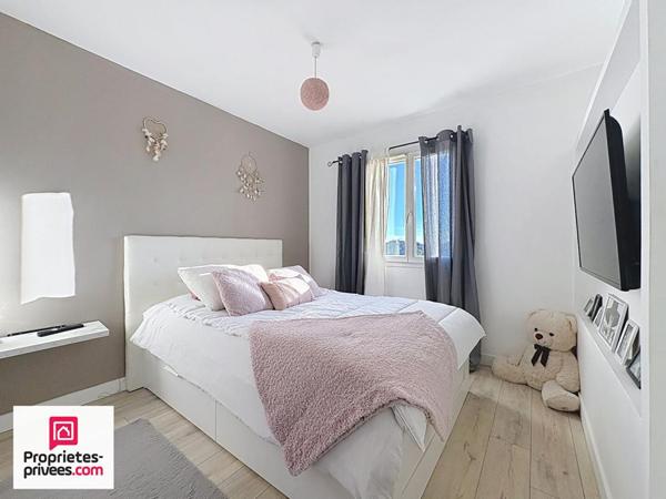 VILLA T5 AVEC PISCINE ET GARAGES