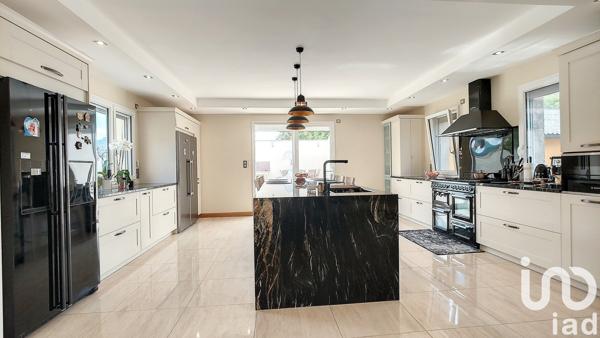 Domaine 11 pièces de 345 m² à Autun (71400)