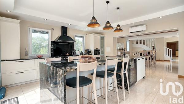 Domaine 11 pièces de 345 m² à Autun (71400)