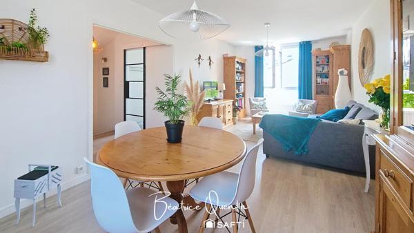 Maison de ville lumineuse avec jardin et garage