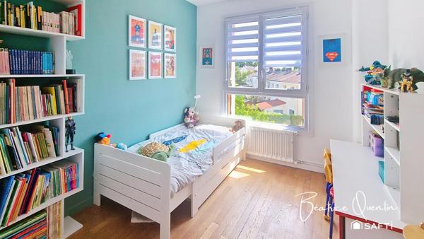 Maison de ville lumineuse avec jardin et garage