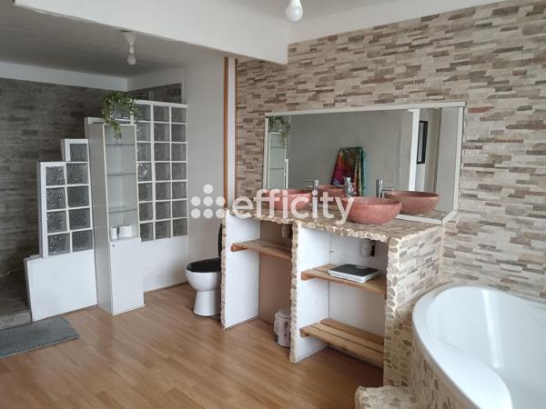 Maison
         6 pièces
        - 140 m² 235 000 € *