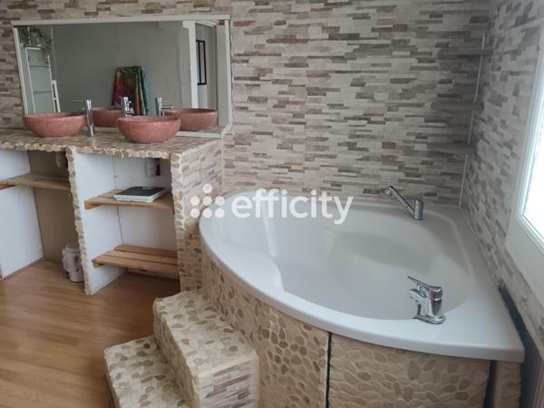Maison
         6 pièces
        - 140 m² 235 000 € *