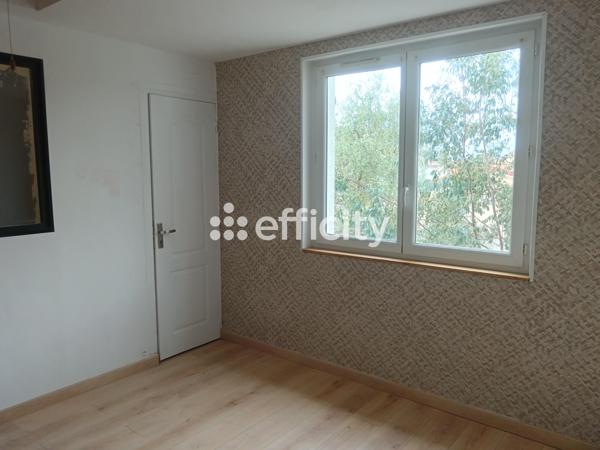 Maison
         6 pièces
        - 140 m² 235 000 € *