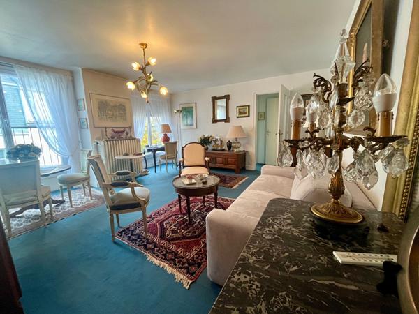 Appartement avec chambre séparée(type 2) en dernier étage place graslin.,  
Nantes 44000