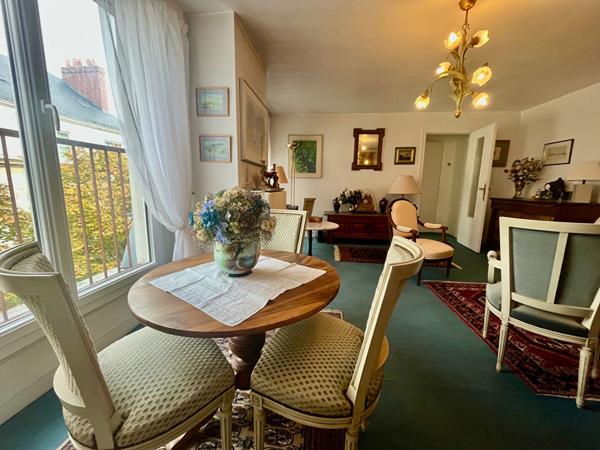 Appartement avec chambre séparée(type 2) en dernier étage place graslin.,  
Nantes 44000