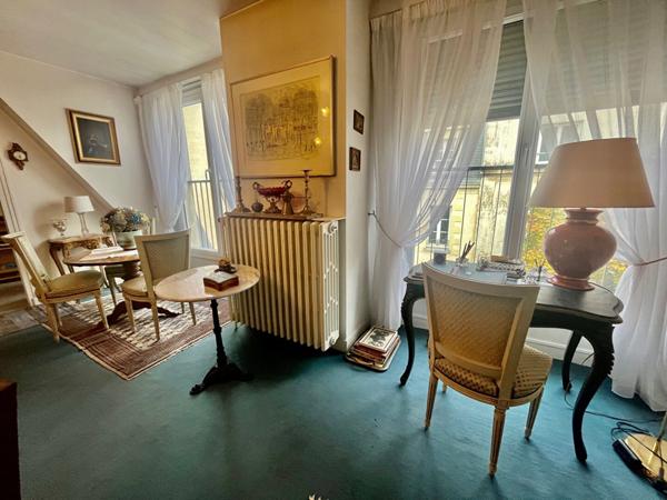 Appartement avec chambre séparée(type 2) en dernier étage place graslin.,  
Nantes 44000