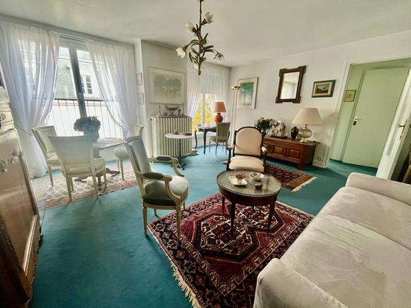 Appartement avec chambre séparée(type 2) en dernier étage place graslin.,  
Nantes 44000