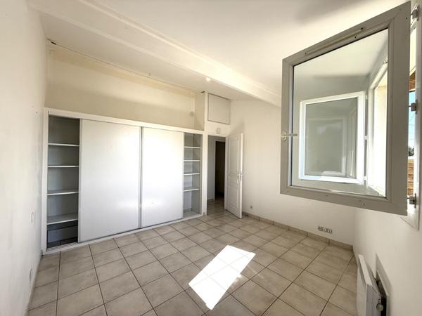 Super affaire : grands volumes, jardin privatif et trés bon rapport QP 149 500 €