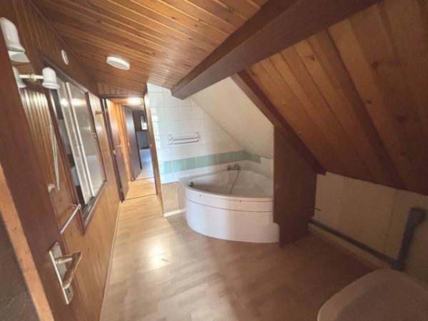 IMMEUBLE COMMERCE + 2 APPARTEMENTS