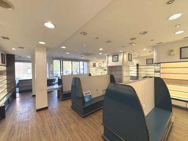 IMMEUBLE COMMERCE + 2 APPARTEMENTS