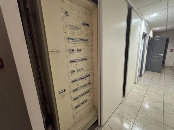 IMMEUBLE COMMERCE + 2 APPARTEMENTS