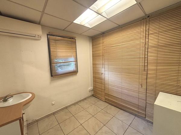 IMMEUBLE COMMERCE + 2 APPARTEMENTS