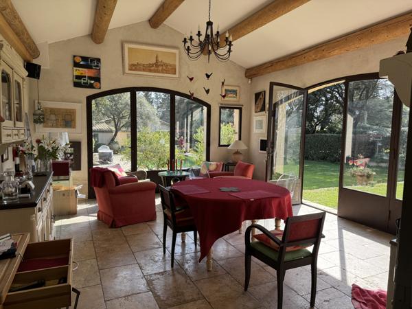 Villeneuve-lès-Avignon (30400) Bastide provençale avec piscine