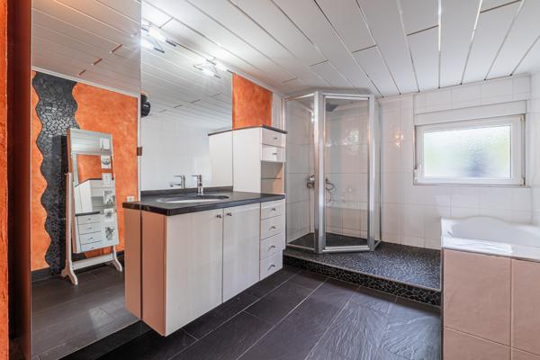 Maison rénové au coeur de 2,6 hectares de forêt