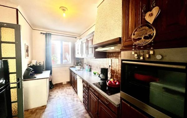 Vente Maison de village avec tropézienne à rafraîchir Saint-gilles   