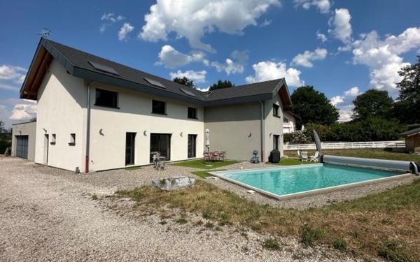 Maison à vendre    8 pièces •  Choisy