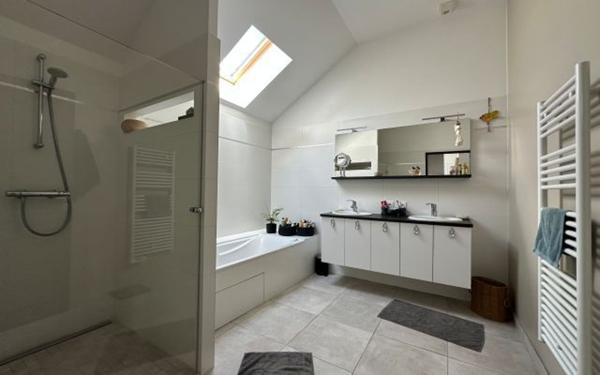 Maison à vendre    8 pièces •  Choisy