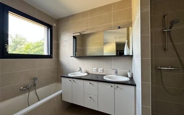 Maison à vendre    8 pièces •  Choisy