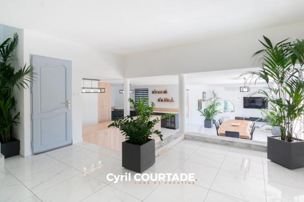 Juvignac, Dpt Hérault (34), Maison d'exception de 245m² en première ligne du Golf - Terrain de 1250m²