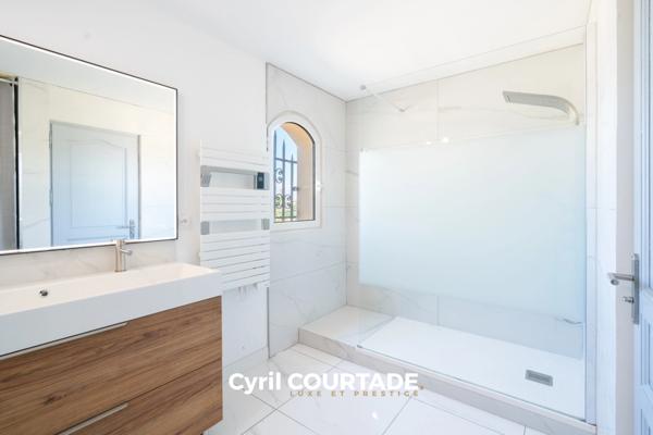 Juvignac, Dpt Hérault (34), Maison d'exception de 245m² en première ligne du Golf - Terrain de 1250m²