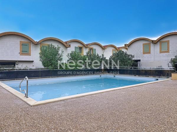 Charmant studio mezzanine rénové de 21.5 m² avec balcon, vue port & place de parking privative, Gruissan 11430