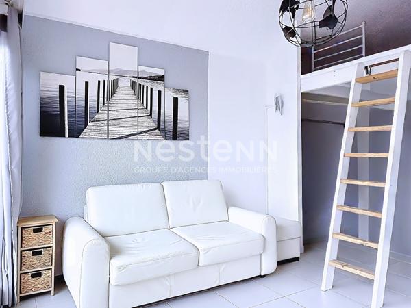 Charmant studio mezzanine rénové de 21.5 m² avec balcon, vue port & place de parking privative, Gruissan 11430