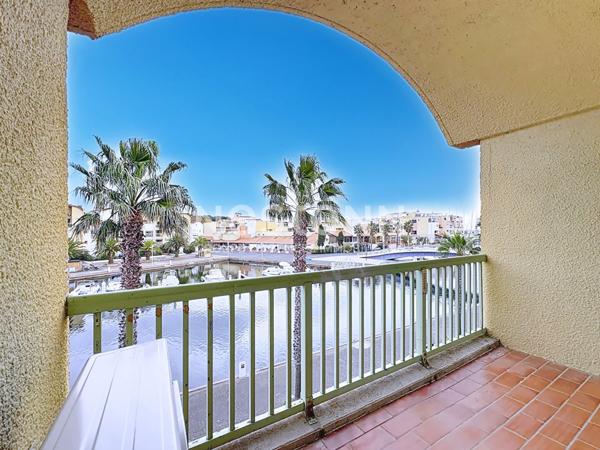 Charmant studio mezzanine rénové de 21.5 m² avec balcon, vue port & place de parking privative, Gruissan 11430