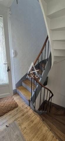 Maison de caractère familiale, nichée au cœur de Camaret-sur-Mer, à deux pas du port, de la plage et des animations, pour une vie au rythme de la mer et de la culture.
