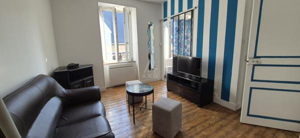 Maison de caractère familiale, nichée au cœur de Camaret-sur-Mer, à deux pas du port, de la plage et des animations, pour une vie au rythme de la mer et de la culture.