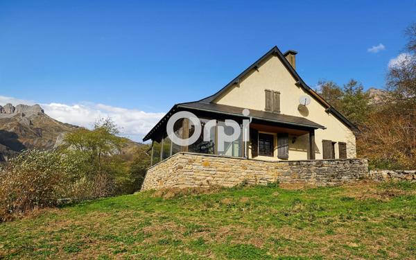 Maison à vendre    6 pièces •  Lescun