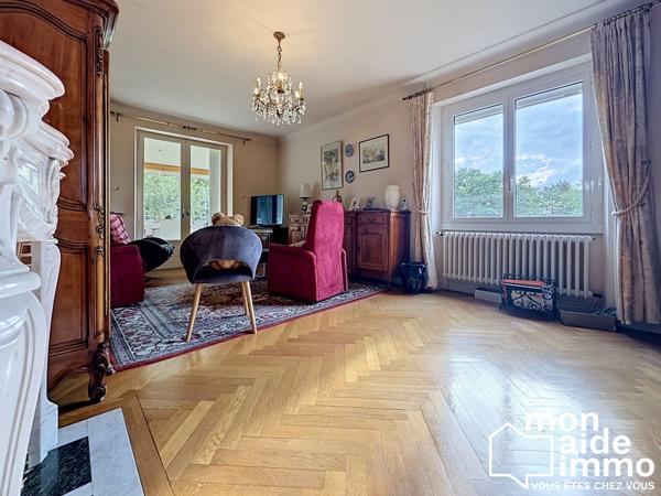 Vaste maison sur sous-sol et terrain