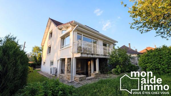 Vaste maison sur sous-sol et terrain