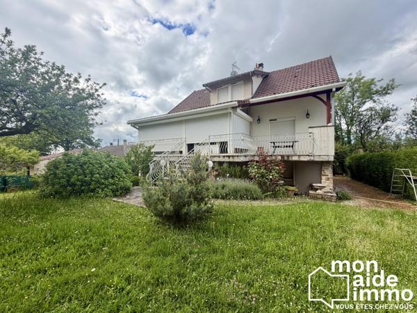 Vaste maison sur sous-sol et terrain