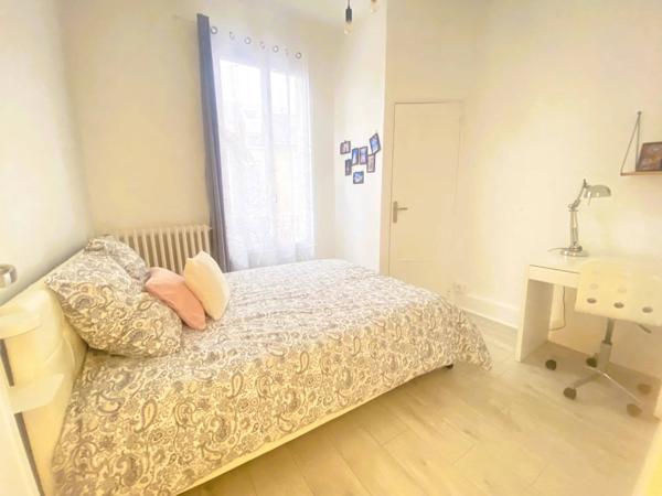 03200 VICHY -MAISON DE VILLE MEUBLÉ 3 PIÈCES AVEC TERRASSE ,PARKING PRIVÉ ET CAVE