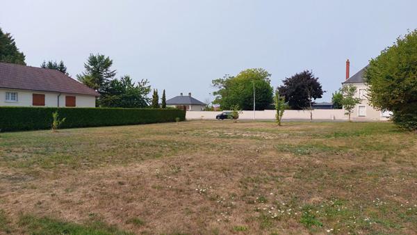 Terrain à Maubranche -Moulins Sur Yèvre 18390