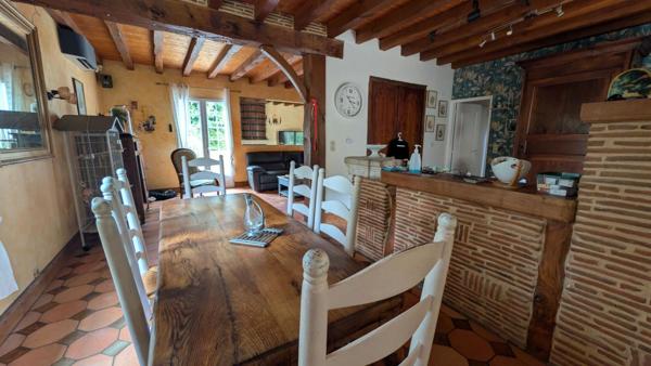 Maison familiale de 160 m2 environ à Bergerac. Secteur Calme et verdoyant