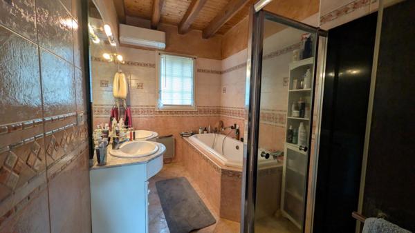 Maison familiale de 160 m2 environ à Bergerac. Secteur Calme et verdoyant