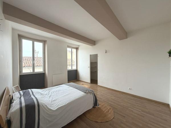 Maison de ville 3 pièces, 2 chambres à louer à Mézin.