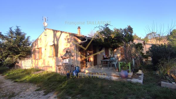 Cheval-Blanc (84460) Maison de plain pied + dépendances sur un terrain de 4080m2 en campagne