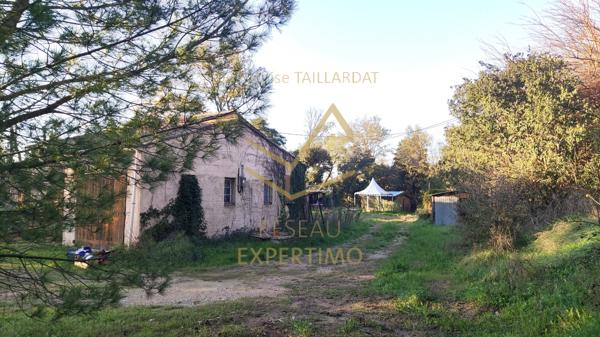 Cheval-Blanc (84460) Maison de plain pied + dépendances sur un terrain de 4080m2 en campagne