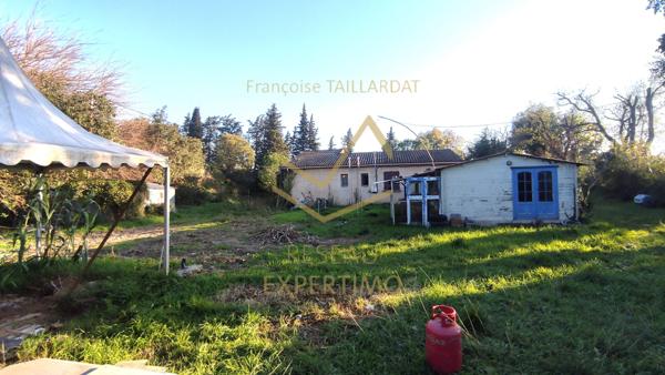 Cheval-Blanc (84460) Maison de plain pied + dépendances sur un terrain de 4080m2 en campagne