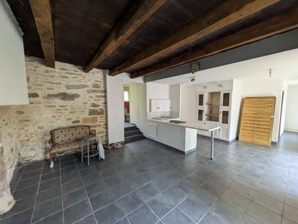 SAINT CARADEC TREGOMEL LONGERE DE 208M² DE 8 PIECES ENVIRON SUR PARCELLE DE 1600M²